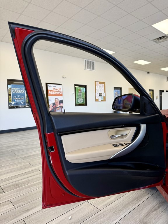 2018 BMW 3 Series Image 15