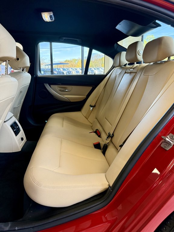 2018 BMW 3 Series Image 17
