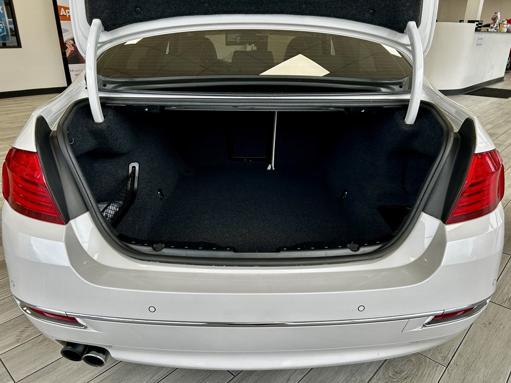 2015 BMW 5 Series Image 9