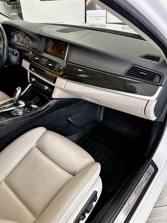 2015 BMW 5 Series Image 12