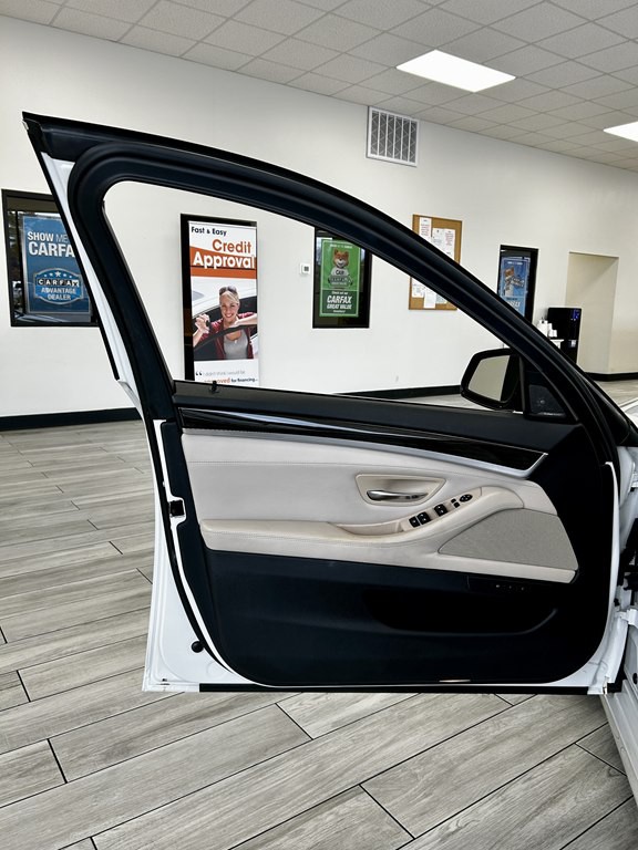 2015 BMW 5 Series Image 15