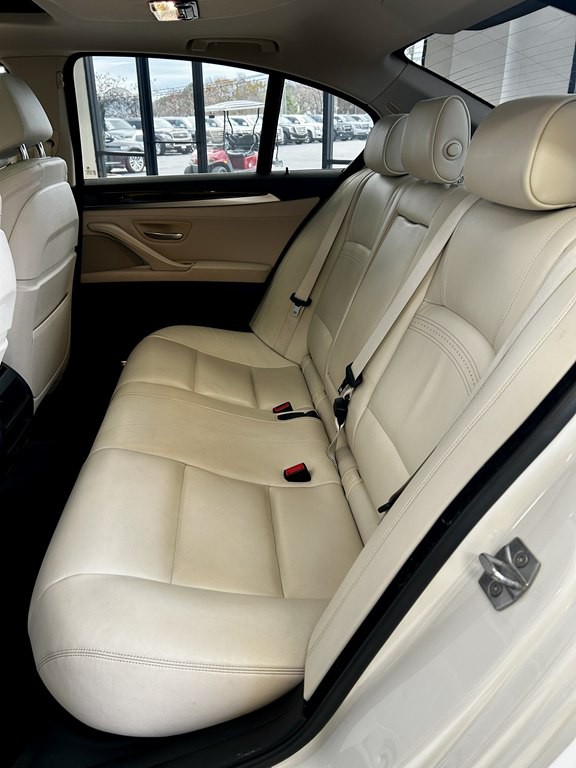2015 BMW 5 Series Image 17