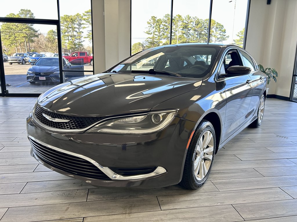 2015 Chrysler 200 Image 3