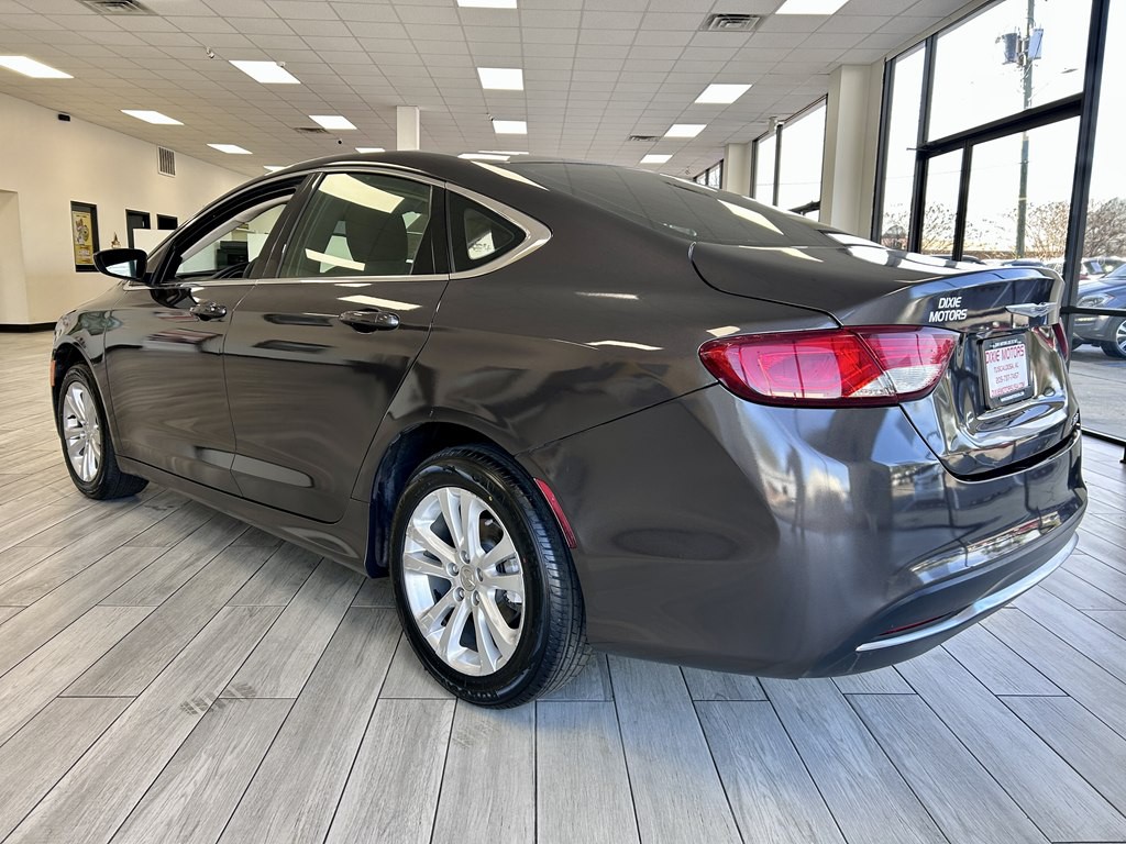 2015 Chrysler 200 Image 7