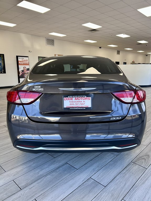 2015 Chrysler 200 Image 8