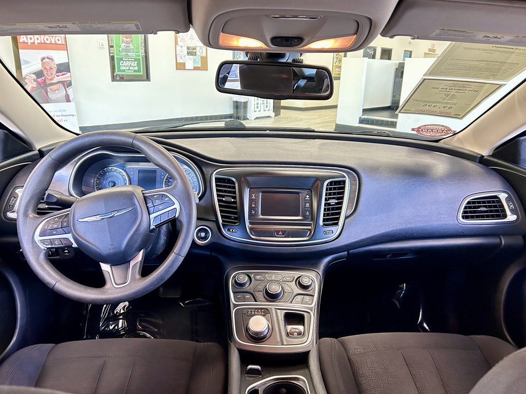 2015 Chrysler 200 Image 10
