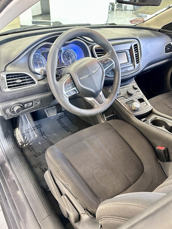 2015 Chrysler 200 Image 12