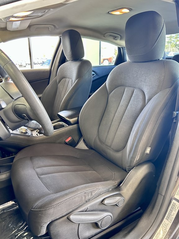 2015 Chrysler 200 Image 13