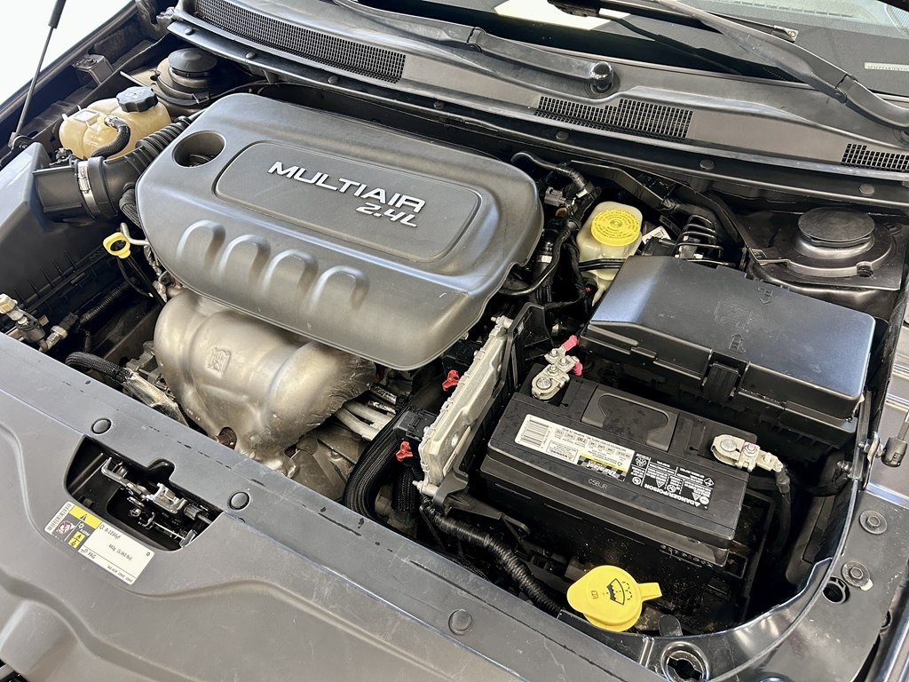 2015 Chrysler 200 Image 17