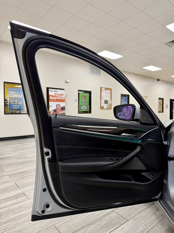 2018 BMW 5 Series Image 9