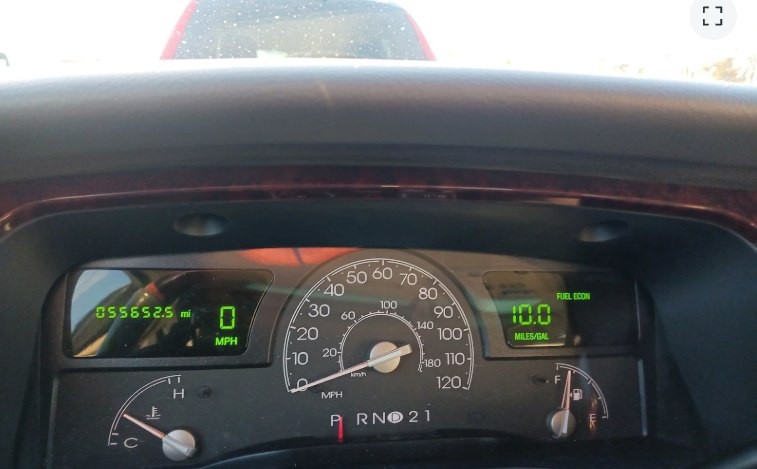 2004 Lincoln Town Car Image 7