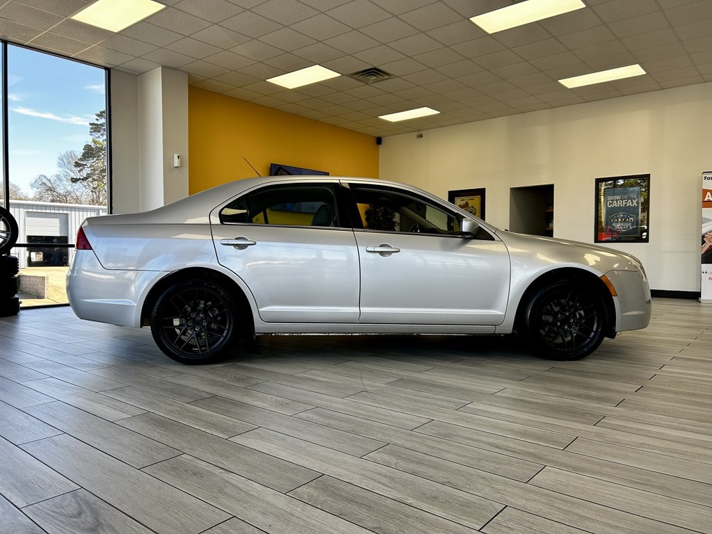 2011 Mercury Milan Image 5