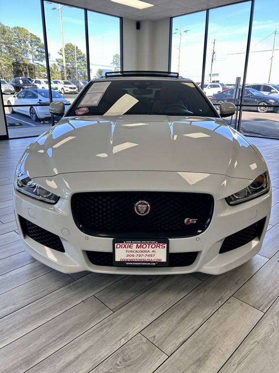 2019 Jaguar XE Image 2