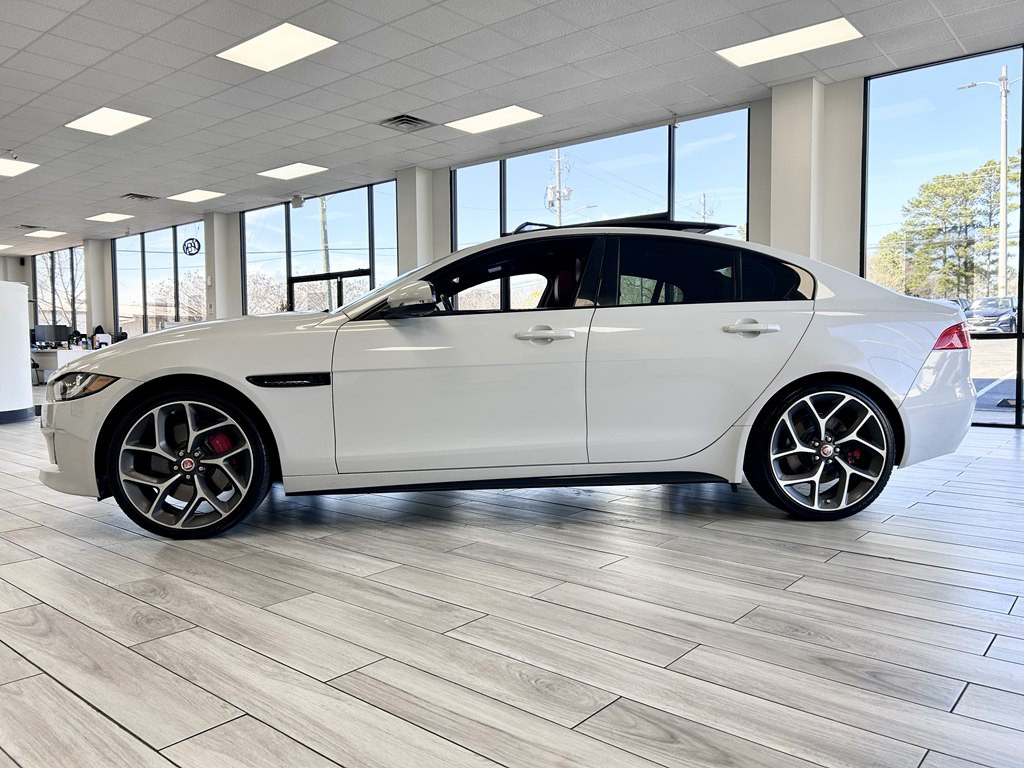 2019 Jaguar XE Image 4