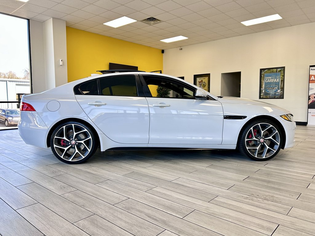 2019 Jaguar XE Image 5