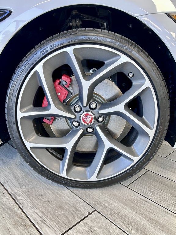 2019 Jaguar XE Image 18