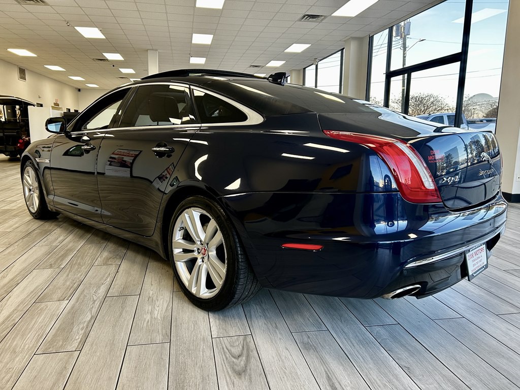2016 Jaguar XJ Image 7