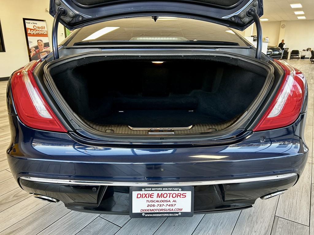 2016 Jaguar XJ Image 9