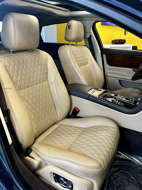 2016 Jaguar XJ Image 16