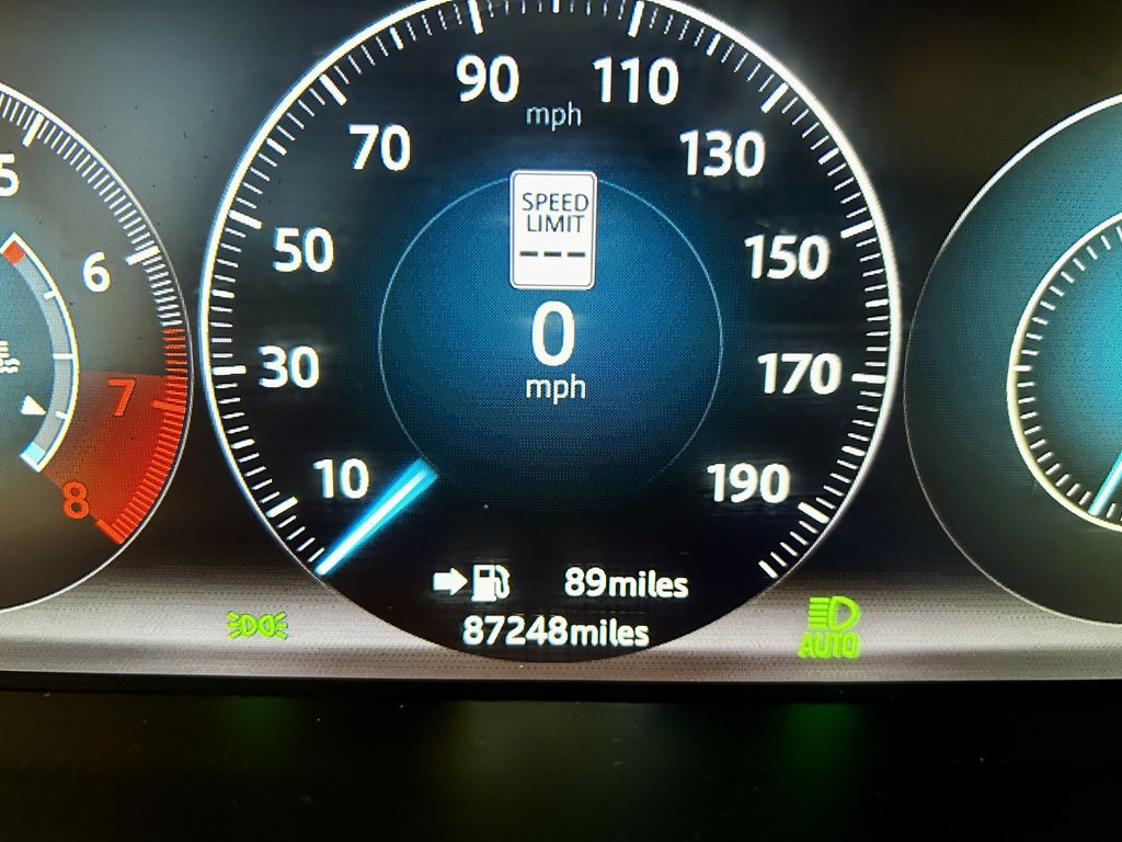 2016 Jaguar XJ Image 20