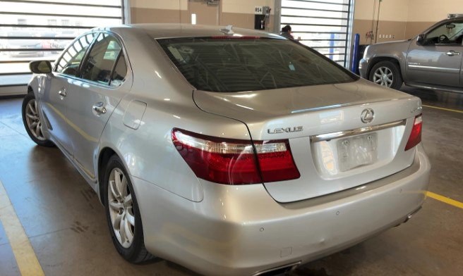 2007 Lexus LS Image 2