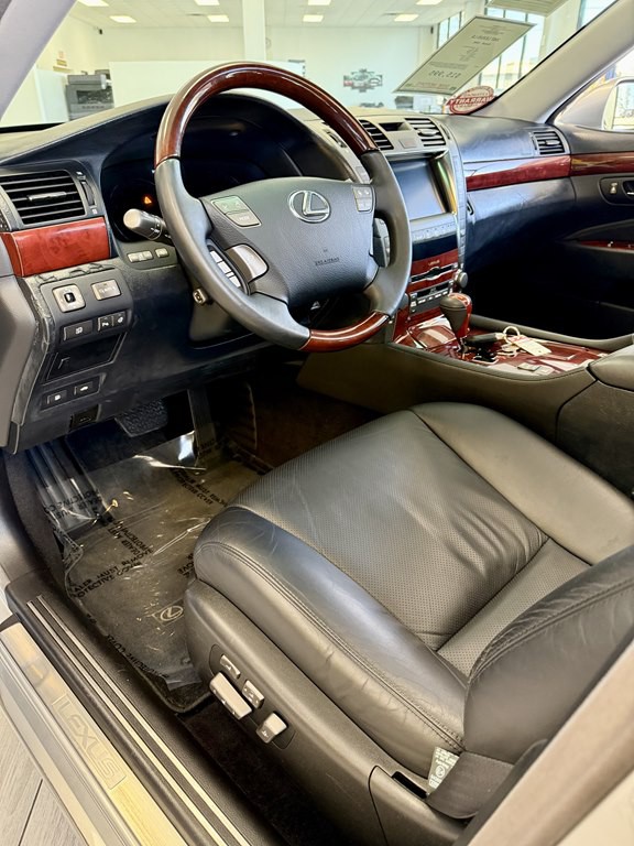 2007 Lexus LS Image 13