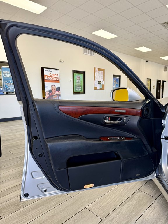 2007 Lexus LS Image 15