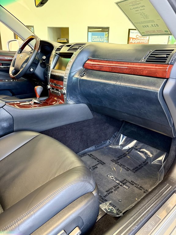 2007 Lexus LS Image 11