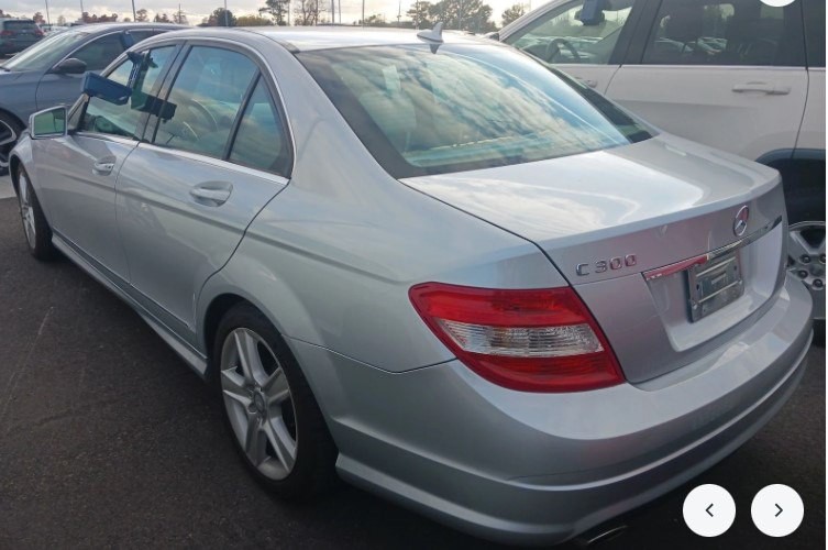 2010 Mercedes-Benz C-Class Image 2