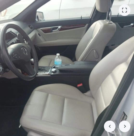 2010 Mercedes-Benz C-Class Image 3