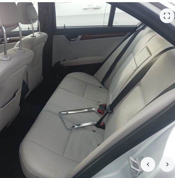 2010 Mercedes-Benz C-Class Image 4