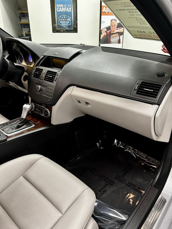 2010 Mercedes-Benz C-Class Image 11