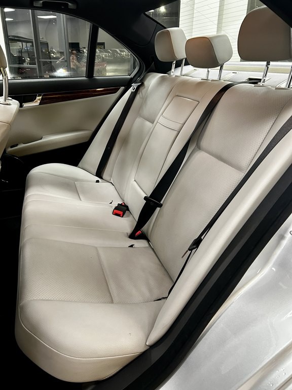 2010 Mercedes-Benz C-Class Image 16