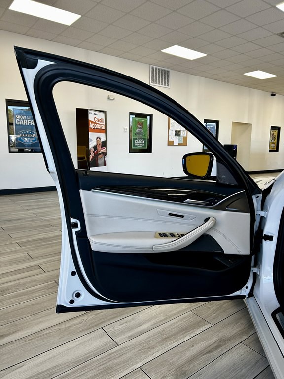 2018 BMW 5 Series Image 15