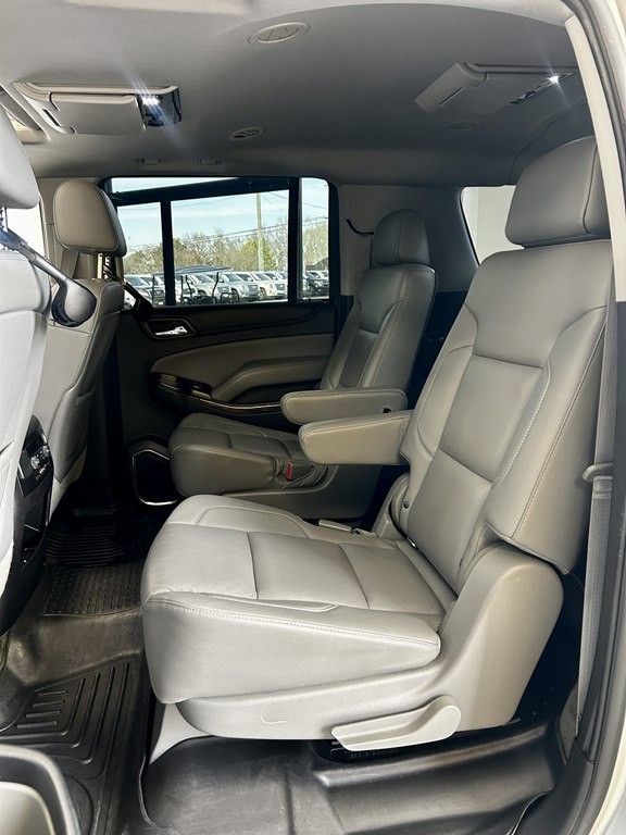 2015 Chevrolet Suburban Image 17