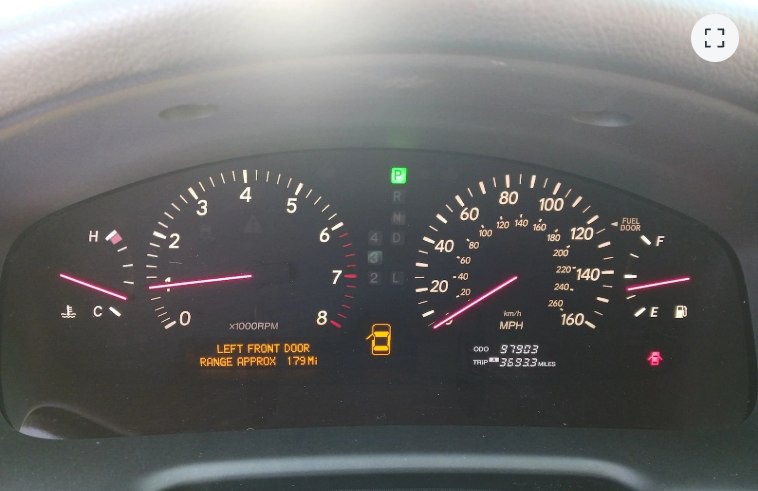 2001 Lexus LS Image 7