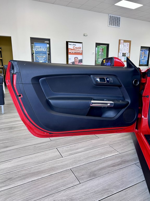 2017 Ford Mustang Image 14