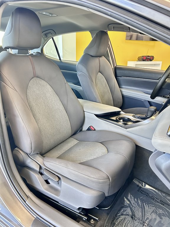 2019 Toyota Camry Image 16