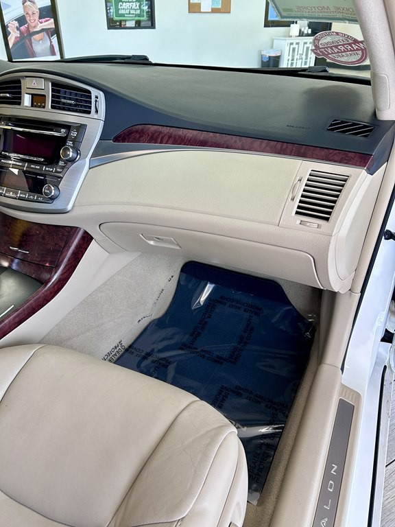 2011 Toyota Avalon Image 12