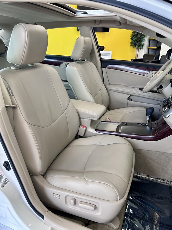 2011 Toyota Avalon Image 16