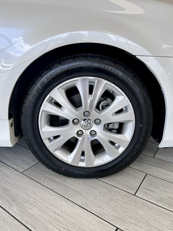 2011 Toyota Avalon Image 19