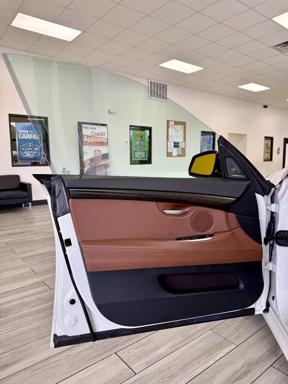 2014 BMW 5 Series Image 15