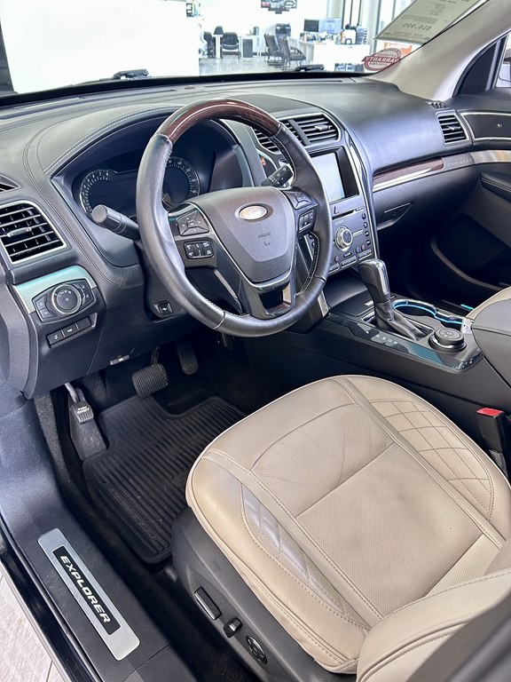 2016 Ford Explorer Image 13