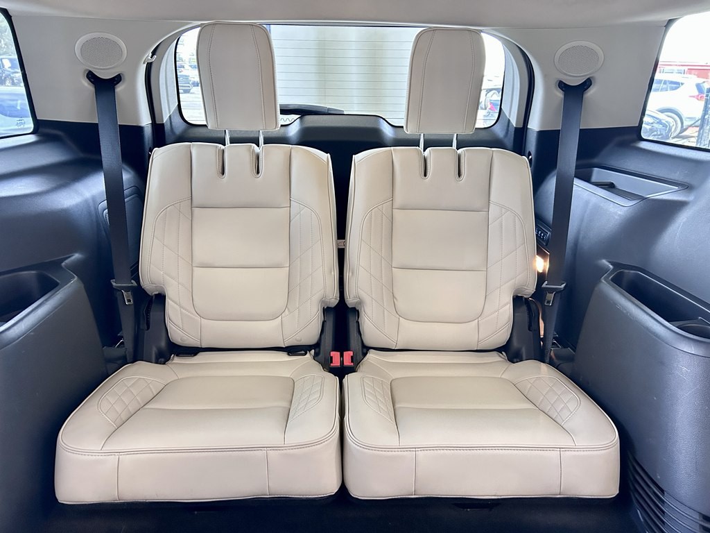 2016 Ford Explorer Image 18