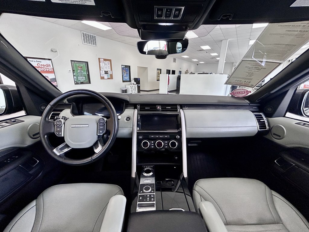 2018 Land Rover Discovery Image 10