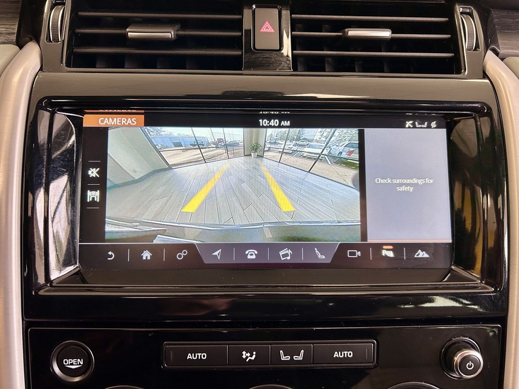 2018 Land Rover Discovery Image 11