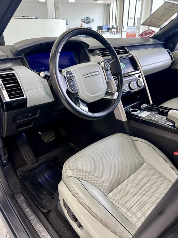 2018 Land Rover Discovery Image 13