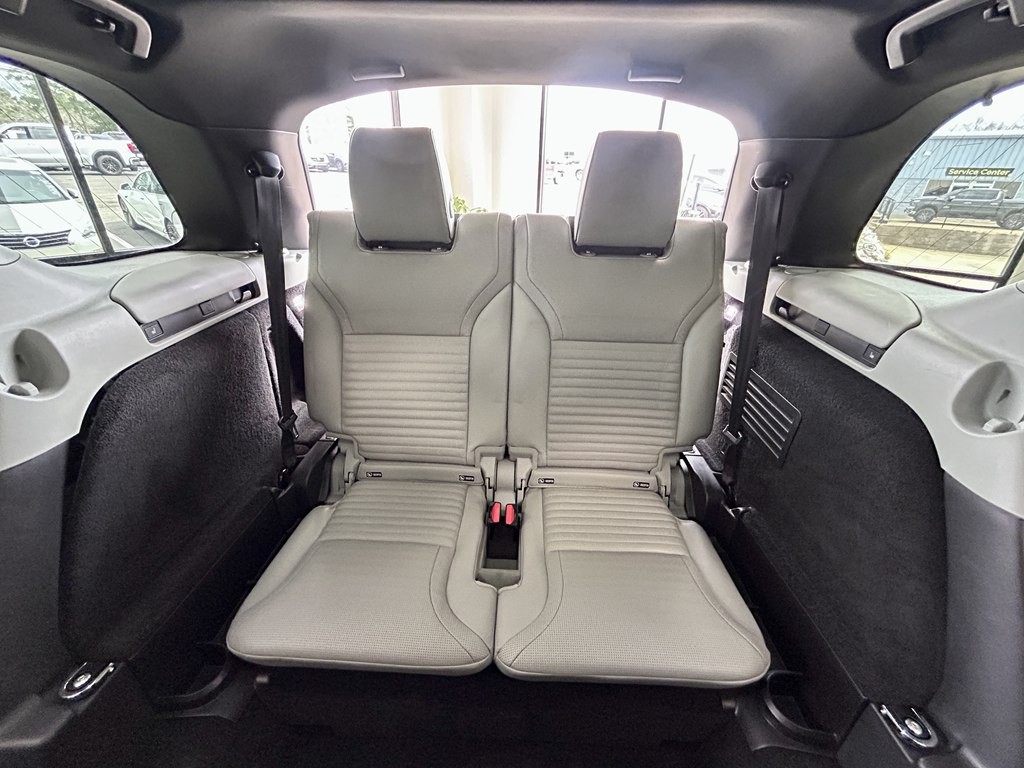 2018 Land Rover Discovery Image 18