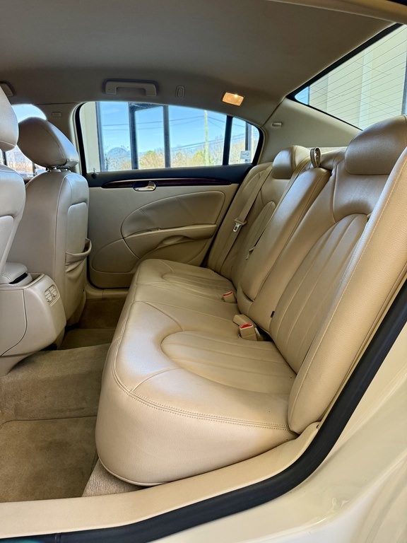 2011 Buick Lucerne Image 16