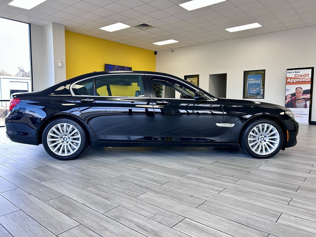 2011 BMW 7 Series Image 5